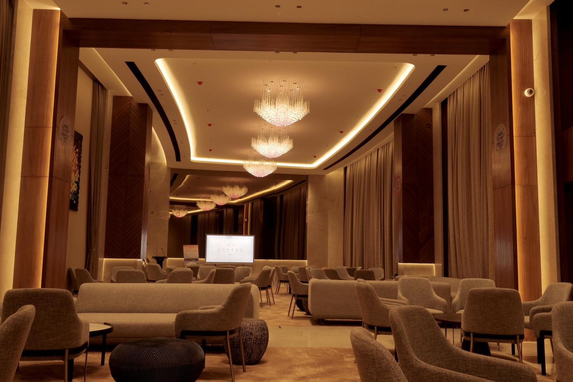 The World Surat Hotell Exteriör bild