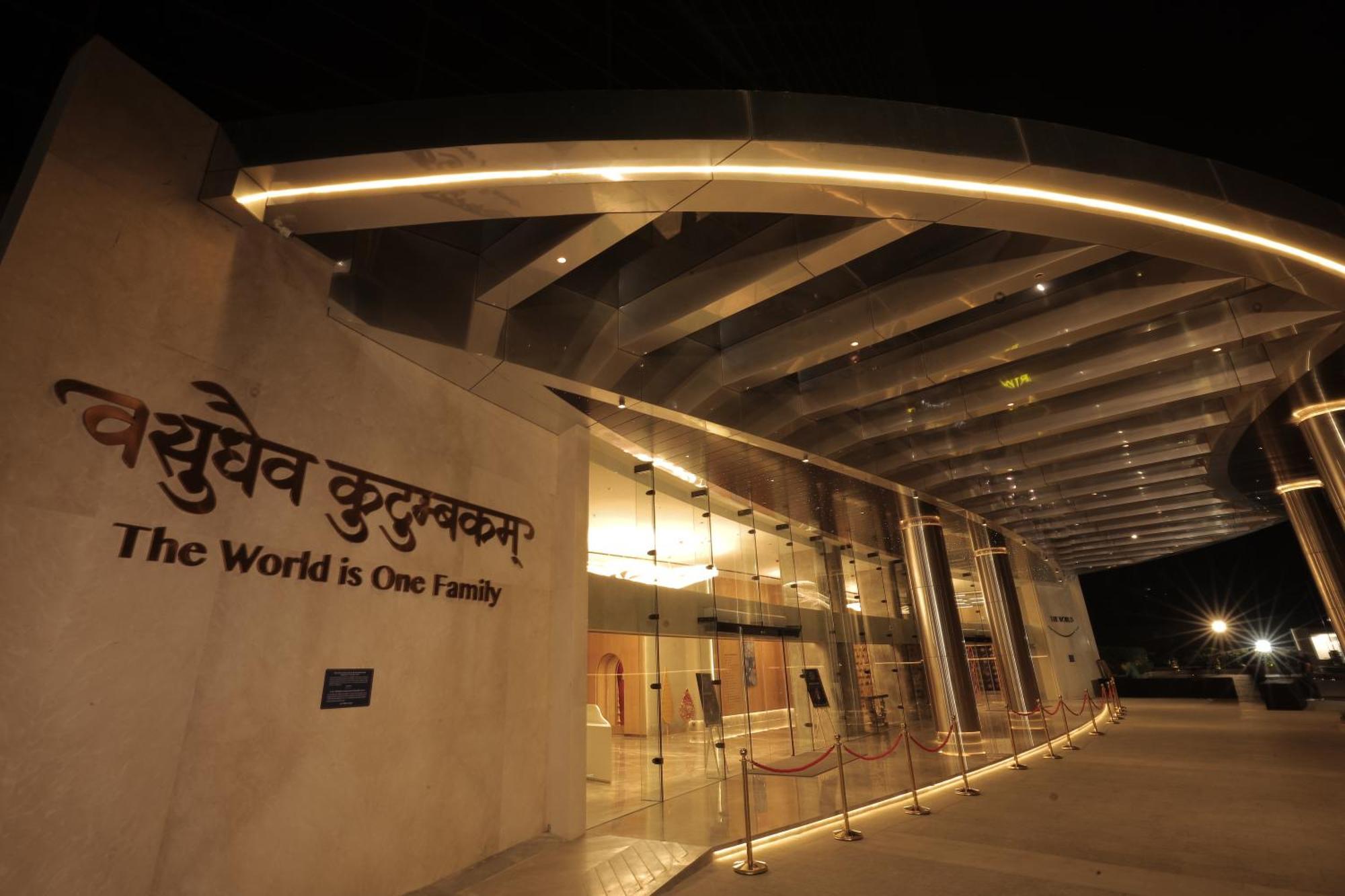 The World Surat Hotell Exteriör bild
