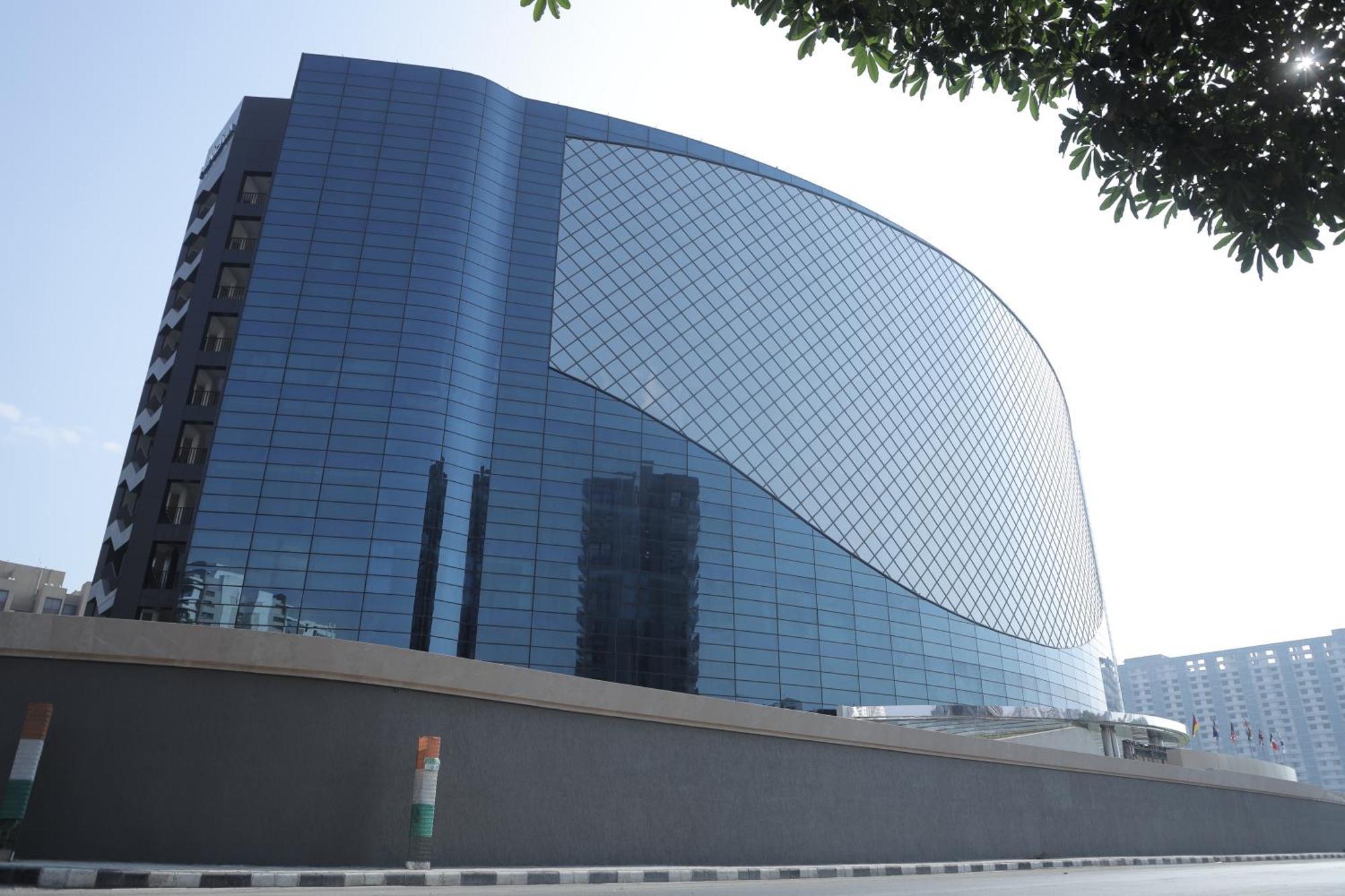 The World Surat Hotell Exteriör bild