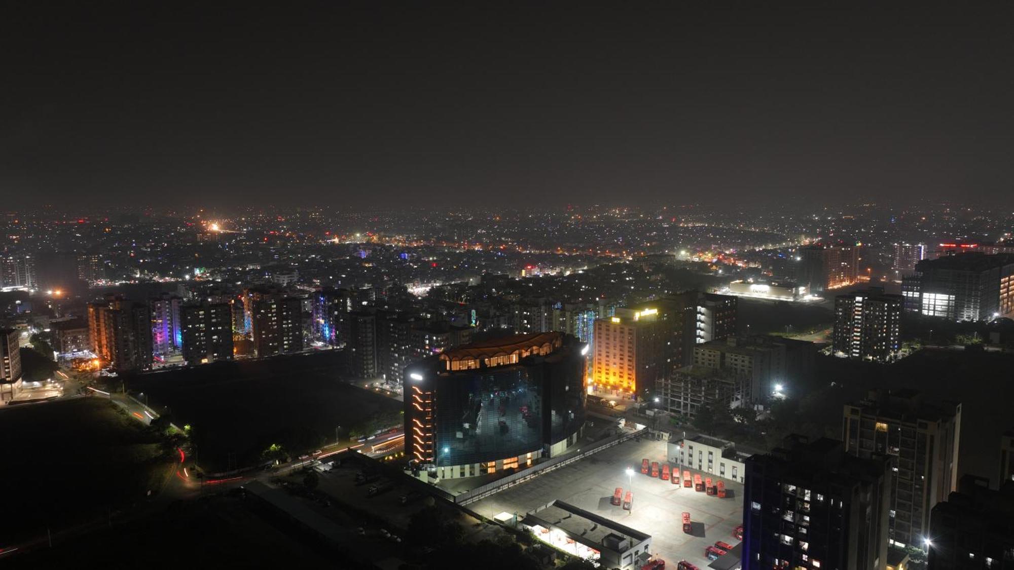 The World Surat Hotell Exteriör bild