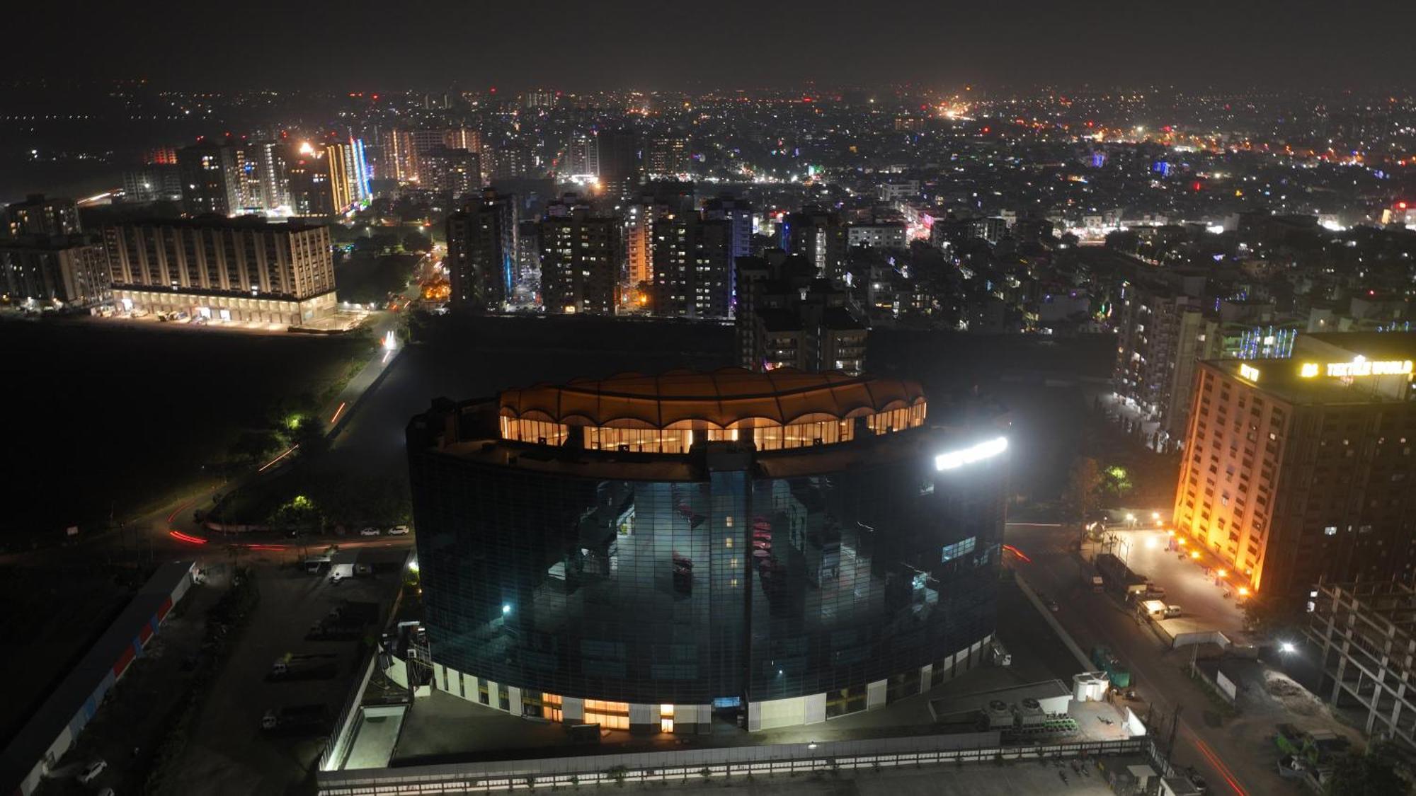 The World Surat Hotell Exteriör bild