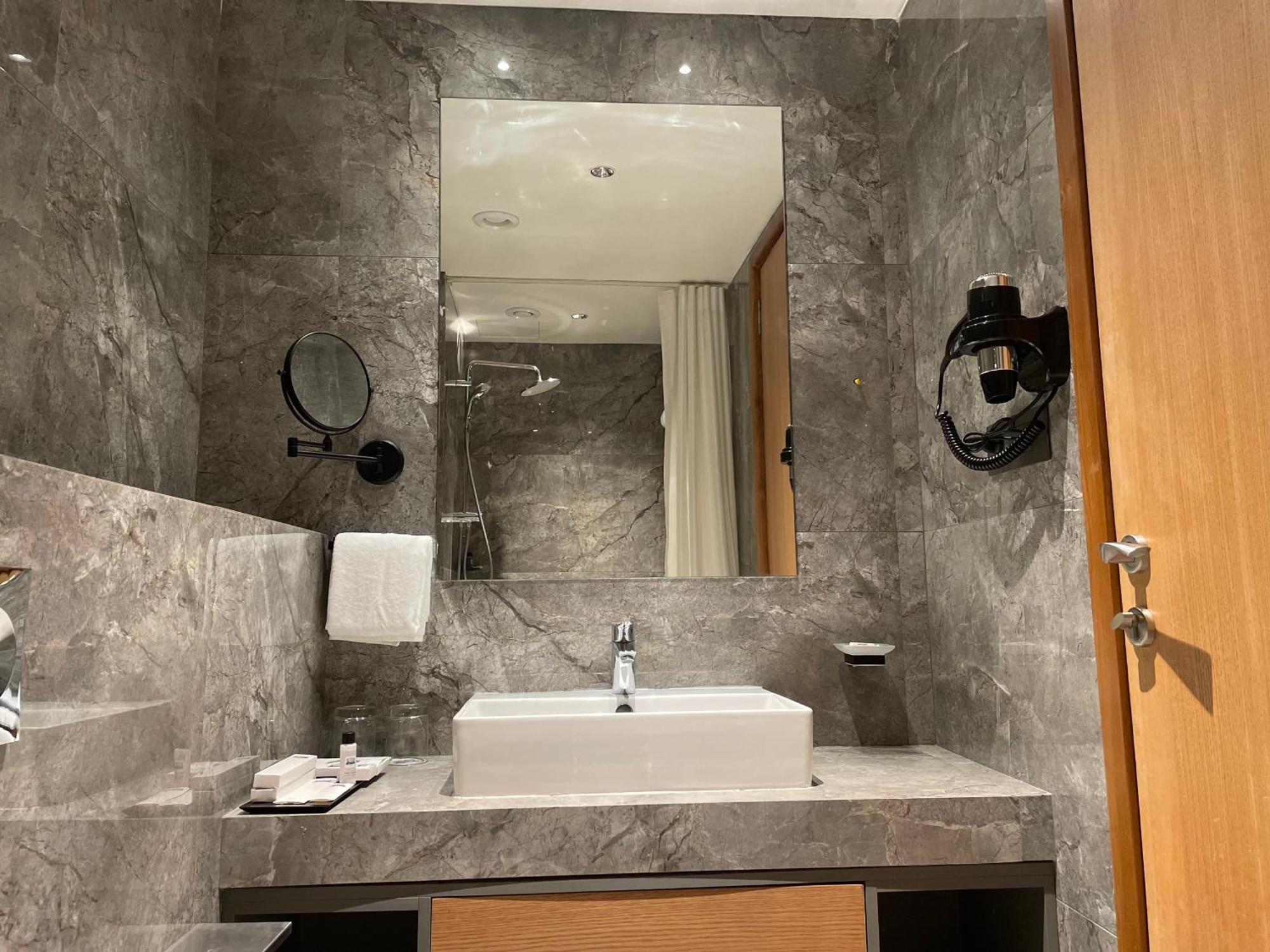 The World Surat Hotell Exteriör bild