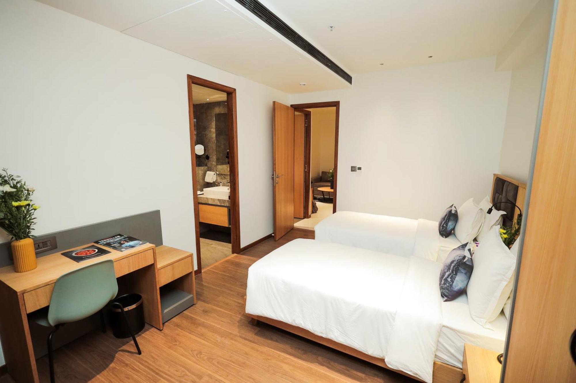 The World Surat Hotell Exteriör bild