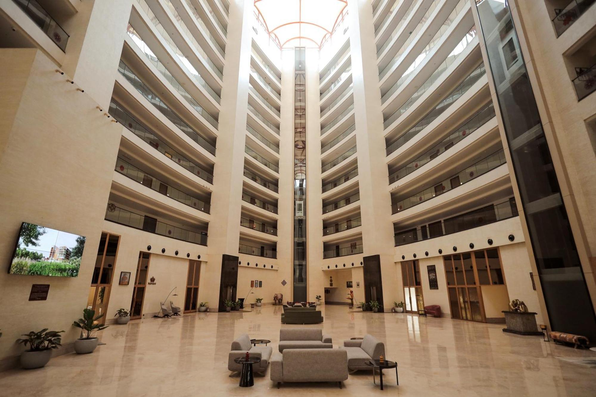 The World Surat Hotell Exteriör bild